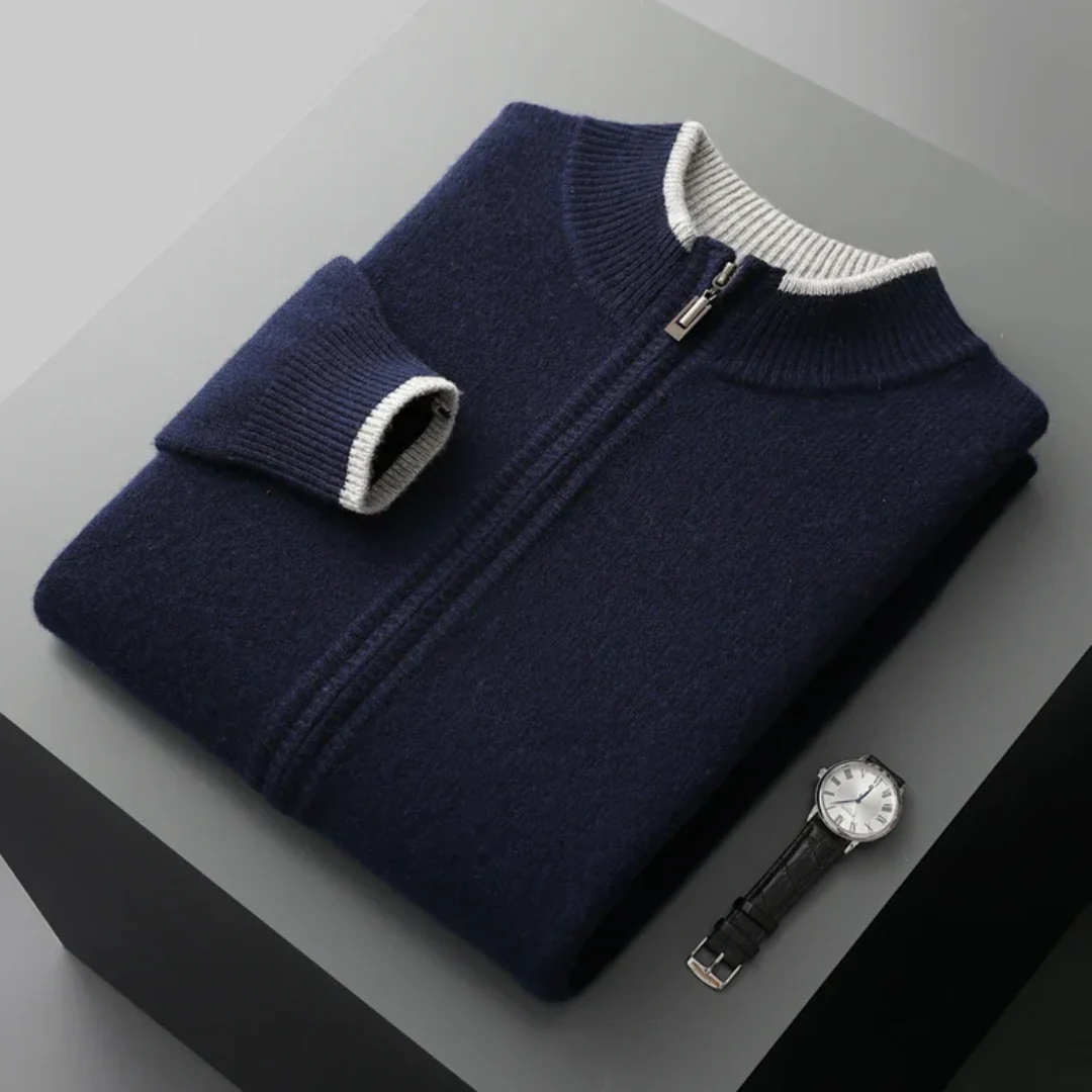 Nahaufnahme der Strickstruktur der Herren Regular Fit Jacke "Leo". Hochwertige Strickmode, bequeme Übergangsjacke.