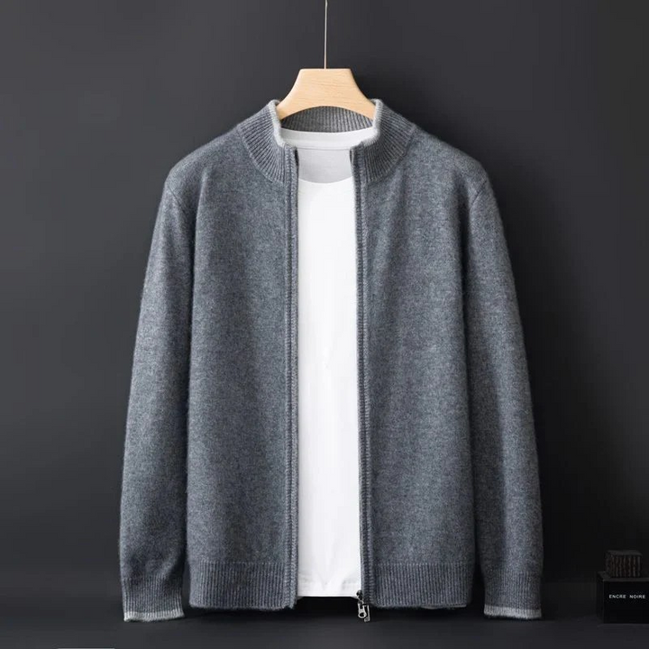 Komfortable Herrenstrickjacke "Leo" in Regular Fit. Weiche Strickmode für einen stilvollen und bequemen Auftritt.