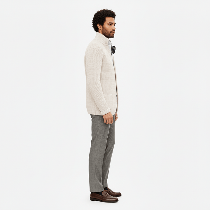 Strukturierte Herren-Strickjacke mit langen Ärmeln, ideal für Freizeit & Business Casual Looks.