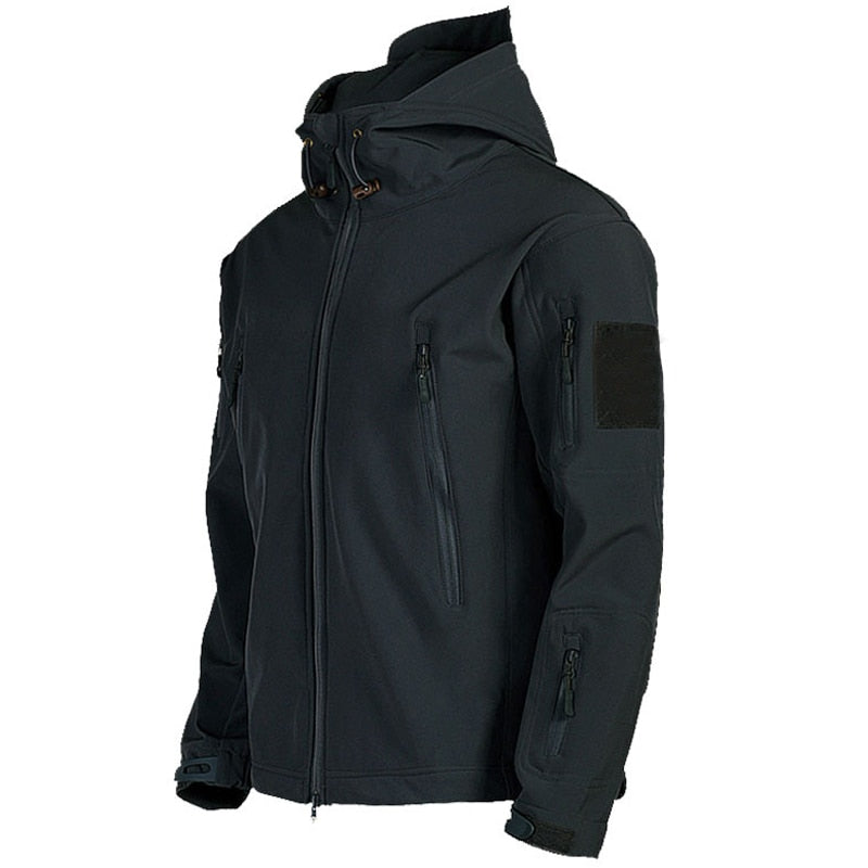 Herren Taktische Softshell-Jacke mit Kapuze, wasserdicht & winddicht, ideal für Outdoor-Abenteuer.