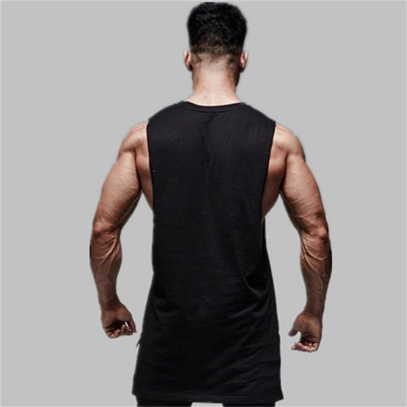 Lässiges Herren Tanktop als Sommer Top für entspannte Freizeit-Looks. Bequemes Basic für Männer Mode.