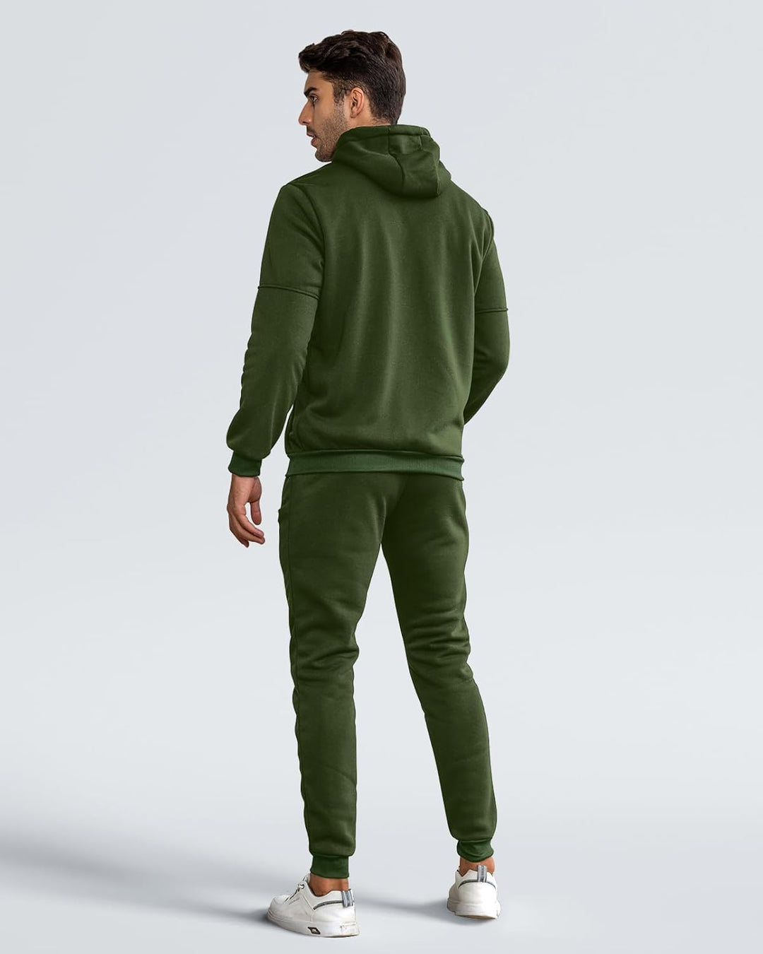 Freizeitkleidung Herren: Bequemer Jogginganzug, Hoodie & Hose, für entspannten Alltagslook.