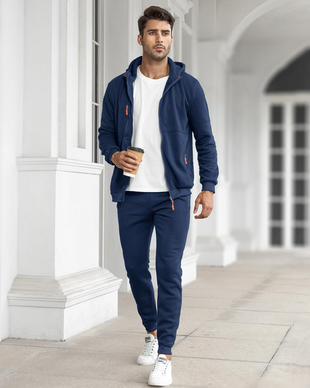 Eleganter Herren Trainingsanzug, modern & bequem, Sportbekleidung für alle Jahreszeiten.