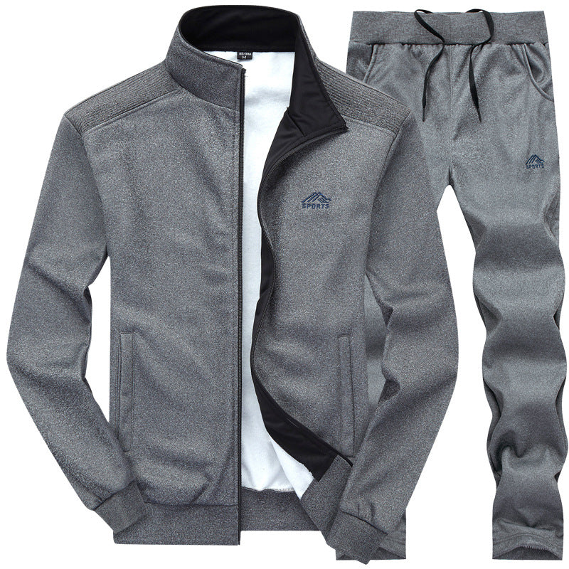 Eleganter Herren Trainingsanzug Finn. Sportbekleidung für Alltag, Freizeit & lässige Looks. Ganzjähriger Komfort.