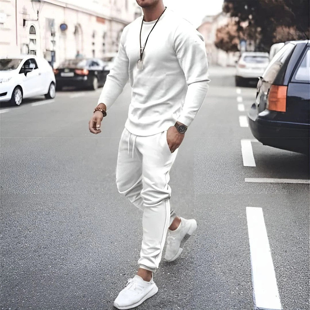 Bequemer Herren Jogginganzug für Sport & Entspannung. Stylisches Fitness Outfit und Freizeitanzug für Männer.