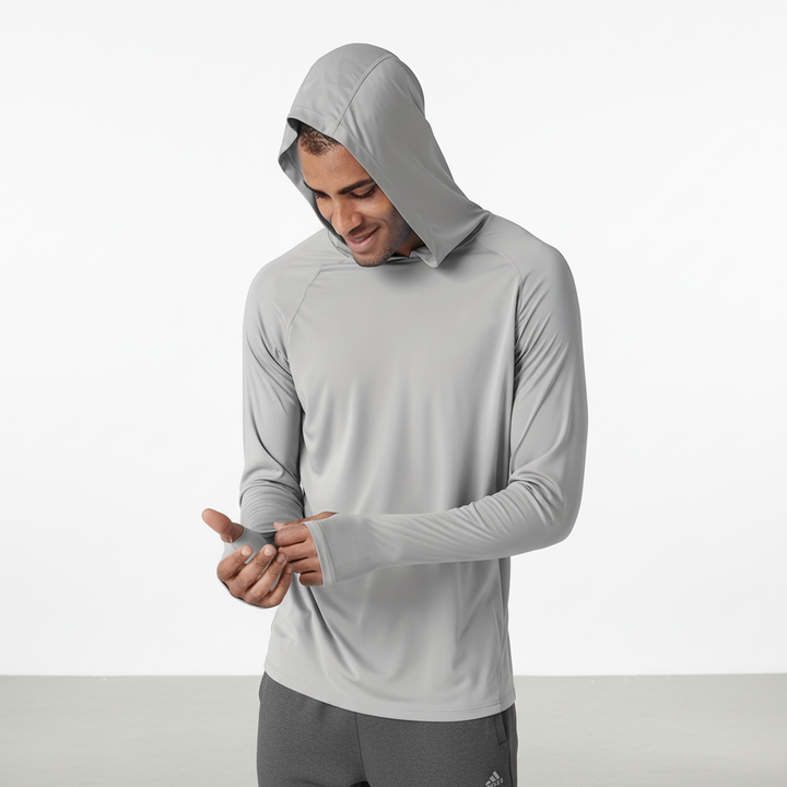 Detailaufnahme des atmungsaktiven Stoffes vom Herren UV Schutz Hoodie SunveilPro, ideal für Sport & Sommer.