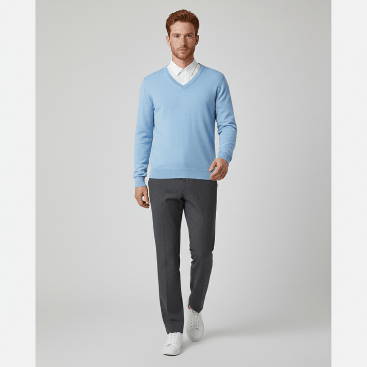 Schmal geschnittener Herren V-Ausschnitt Pullover, perfekt für Casual, Business Casual und formelle Anlässe.