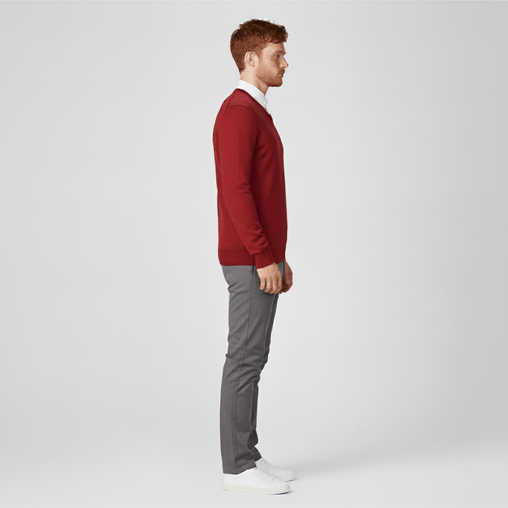 Moderner Herrenpullover Samuel mit V-Ausschnitt, schmal geschnitten, vielseitig kombinierbar.