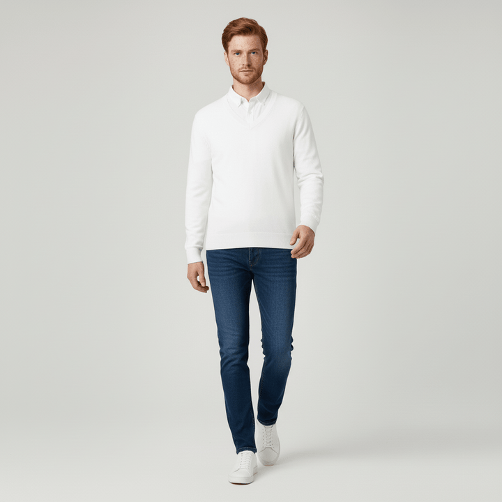 Stilvoller Herren Langarm Pullover, Slim Fit V-Ausschnitt, betont die Figur elegant.