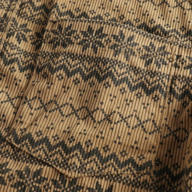 Klassisches Vintage Langarmhemd für Herren, das Komfort und Stil vereint. Perfektes Freizeithemd für Männer.