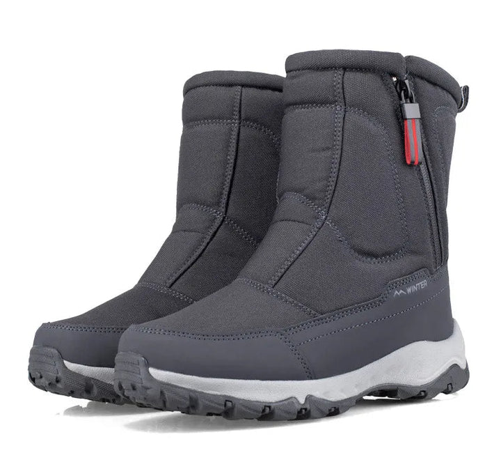 Halbhohe Herren-Schneestiefel mit warmer Isolierung. Wasserabweisend, komfortabel für kalte Wintertage.