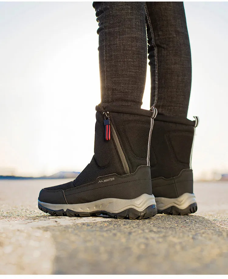 Moderne, halbhohe Herren-Winterschuhe. Warm, wasserabweisend & stilvoll für Winteroutfits und Kälte.