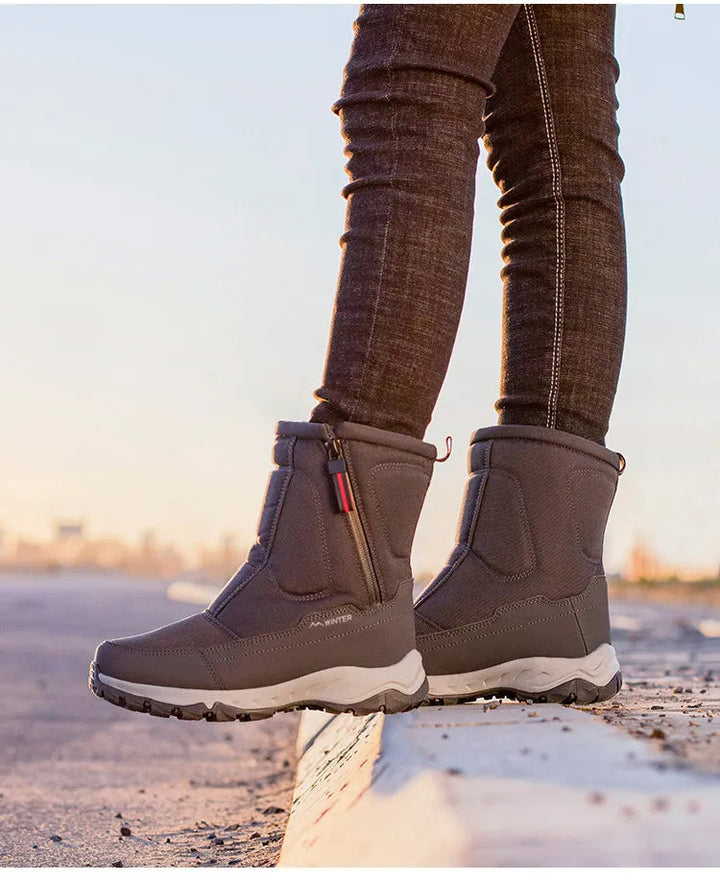 Halbhohe Herren-Stiefel, wasserabweisend & kältebeständig. Optimaler Schutz vor Kälte und Schnee im Winter.