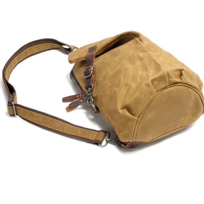 Innenansicht der Herren Crossbody Tasche: Organizer-Fächer & Diebstahlschutz. Robustes, wasserabweisendes Canvas.