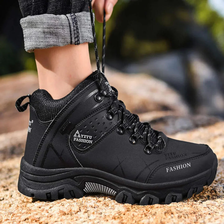 Stilvolle Herren Outdoorschuhe, wasserdicht und funktional, mit ergonomischer Sohle für besten Tragekomfort.