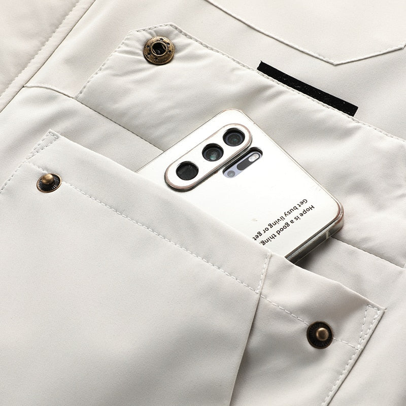 Moderne Herren Outdoor-Jacke, wasser- und winddicht, vielseitig einsetzbar, Kapuze abnehmbar.