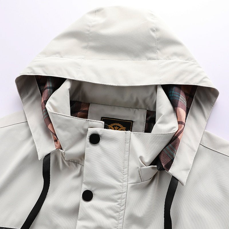 Robuste Herren Regenjacke mit abnehmbarer Kapuze, perfekt für jedes Wetter, wasserdicht & winddicht.