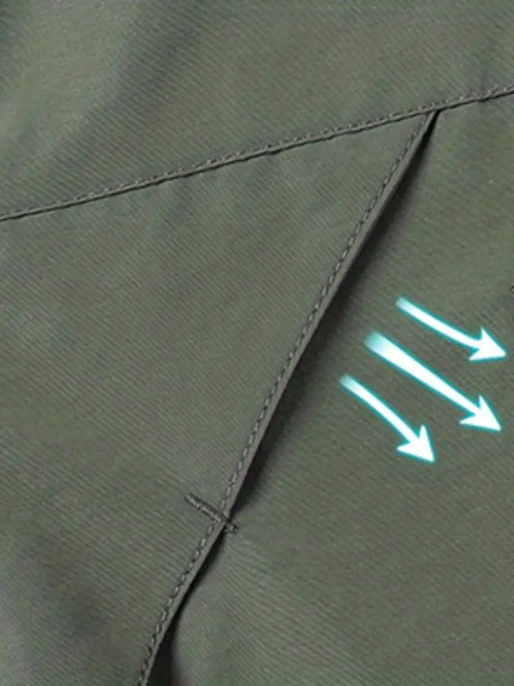 Detailaufnahme der robusten, atmungsaktiven Herren Outdoorjacke. Perfekt für jedes Abenteuer.