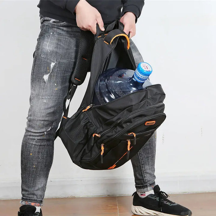 Moderner Herren Laptop-Rucksack, wasserdicht & robust, perfekt für Uni, Büro oder Reise.
