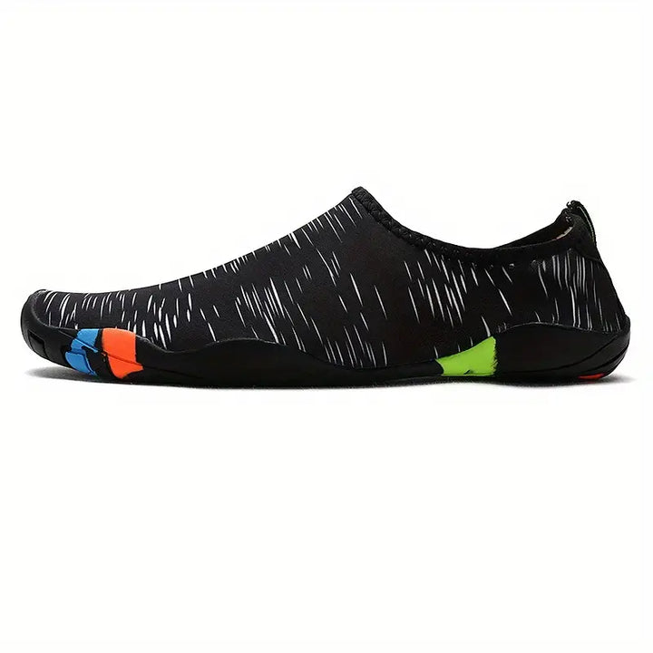 Herren Wasserschuhe mit rutschfester Sohle, ideal für Strand, Pool und Wassersport.