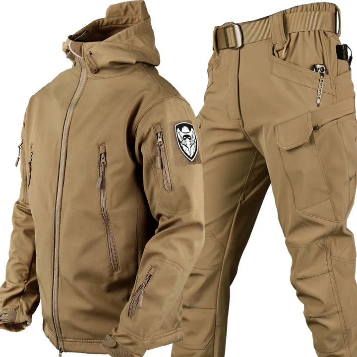 Komplettes Herren Outdoor-Set, wetterfest & robust. Ideale Outdoorbekleidung für Wanderungen im Winter.