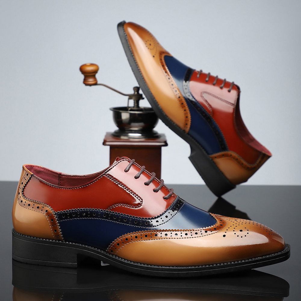 Formelle Herren Businessschuhe: Stilvolle Wingtip Brogues mit feinem Broguing, ein zeitloser Klassiker.