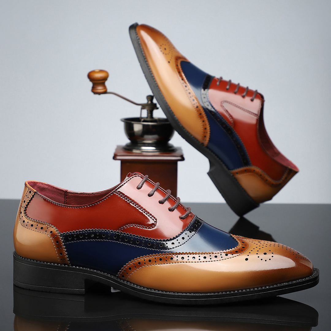 Formelle Herren Businessschuhe: Stilvolle Wingtip Brogues mit feinem Broguing, ein zeitloser Klassiker.