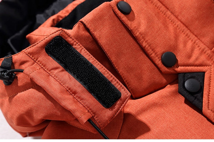 Stylische Herren Winterjacke für den urbanen Look. Warm, winddicht & schützend.