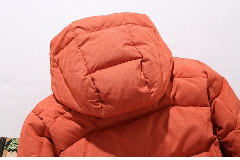 Robuste Herren Outdoor Winterjacke, winddicht, wasserabweisend & atmungsaktiv.