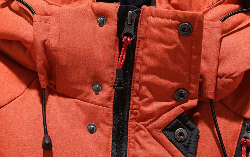 Moderne Herren Winterjacke, stilvoll, winddicht & warm. Perfekt für niedrige Temperaturen.