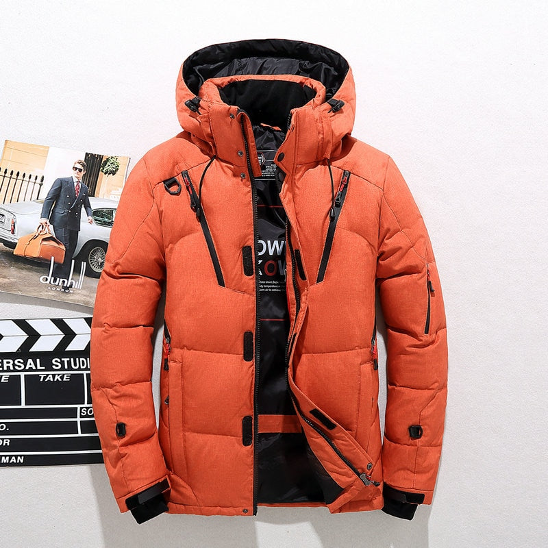 Herren Winterjacke in minimalistischem Design, winddicht, warm & wasserabweisend.