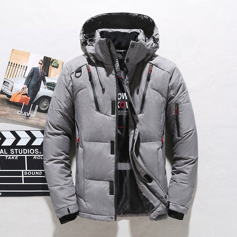 Elegante Herren Winterjacke, stilvoll & funktional. Geeignet für Stadt & Outdoor-Abenteuer.