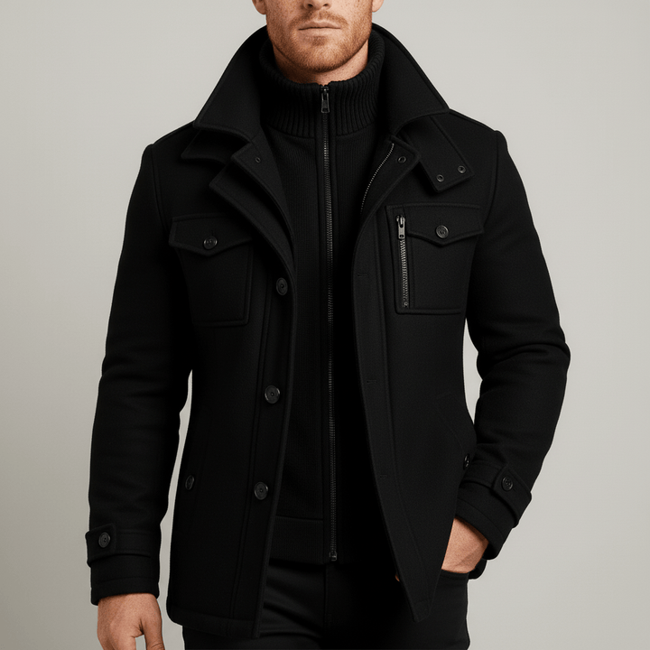 Herrenmantel schmal geschnitten, mit Stehkragen. Klassischer und warmer Business-Mantel für elegante Herren.