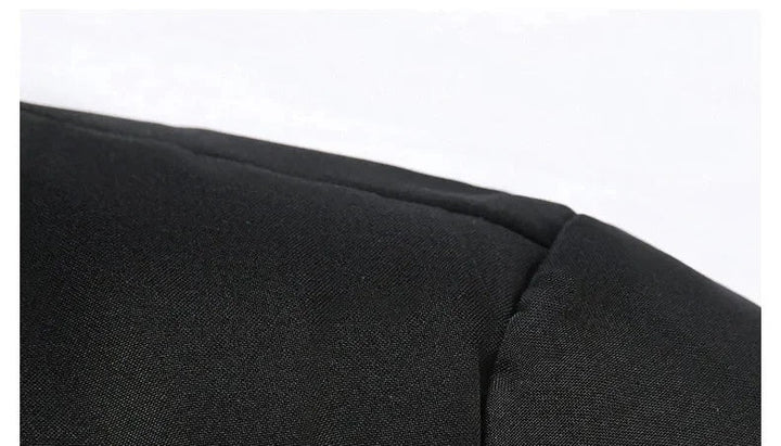 Seitenansicht des funktionalen Herren Winterparka, mit vielen Taschen & robustem Design.