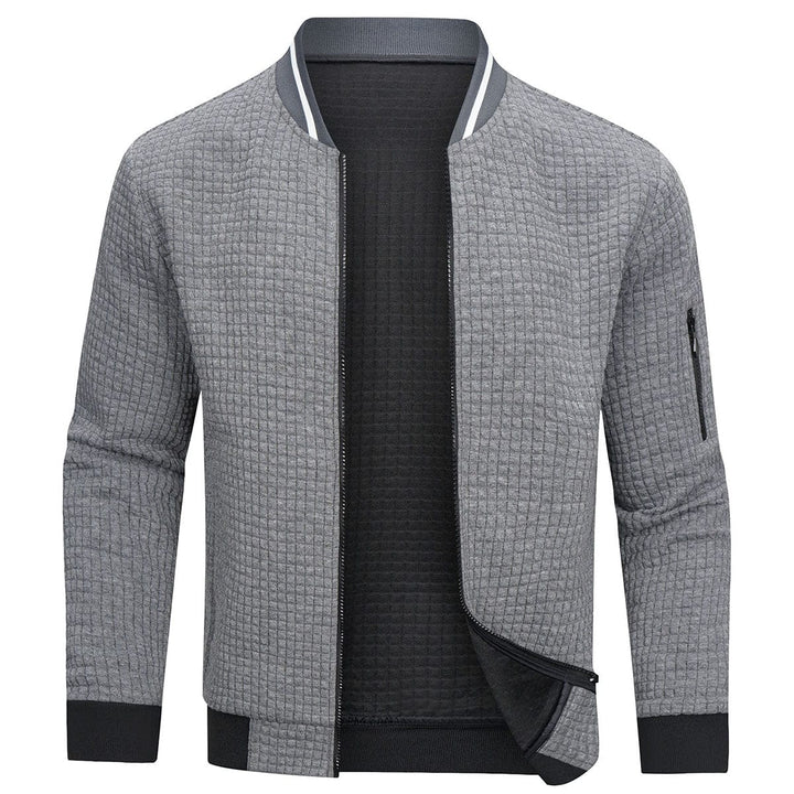 Modischer Herren Pullover mit Reißverschluss. Warmes, bequemes Oberteil für den Winter-Look.