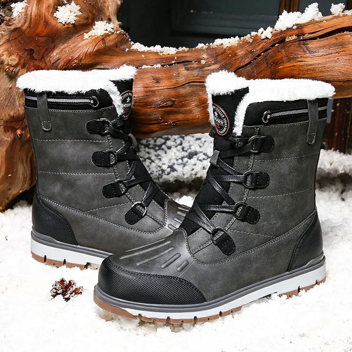 Detail der robusten Schnürung der Herren Winterstiefel, sorgt für optimalen Halt & Komfort im Schnee.