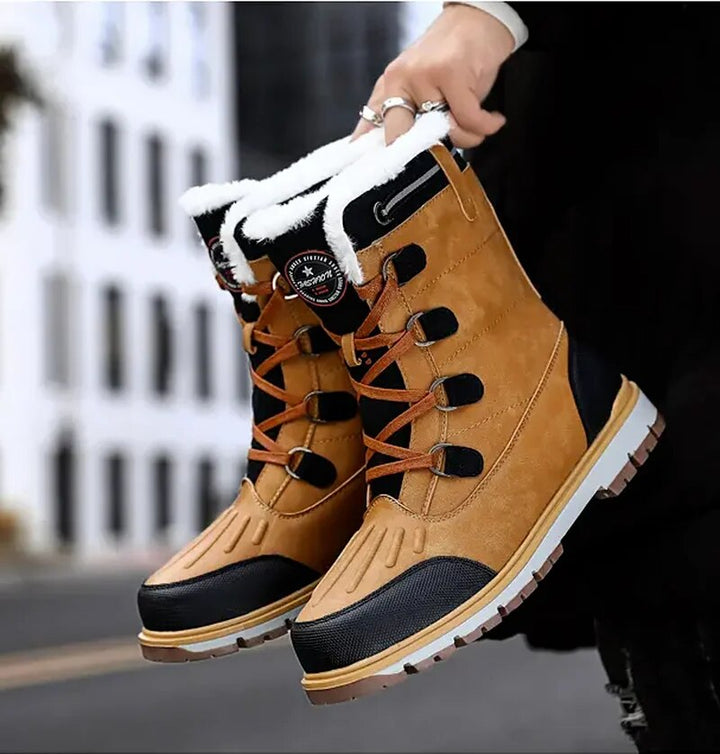 Frontansicht warmer Herren Winterschuhe mit Kälteschutz & robuster Zehenkappe für Outdoor & Schnee.