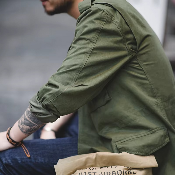 Slim Fit Herren Zip-Jacke "Oliver" in Dunkelgrau. Vielseitige Männerjacke mit Reißverschluss für den Übergang.