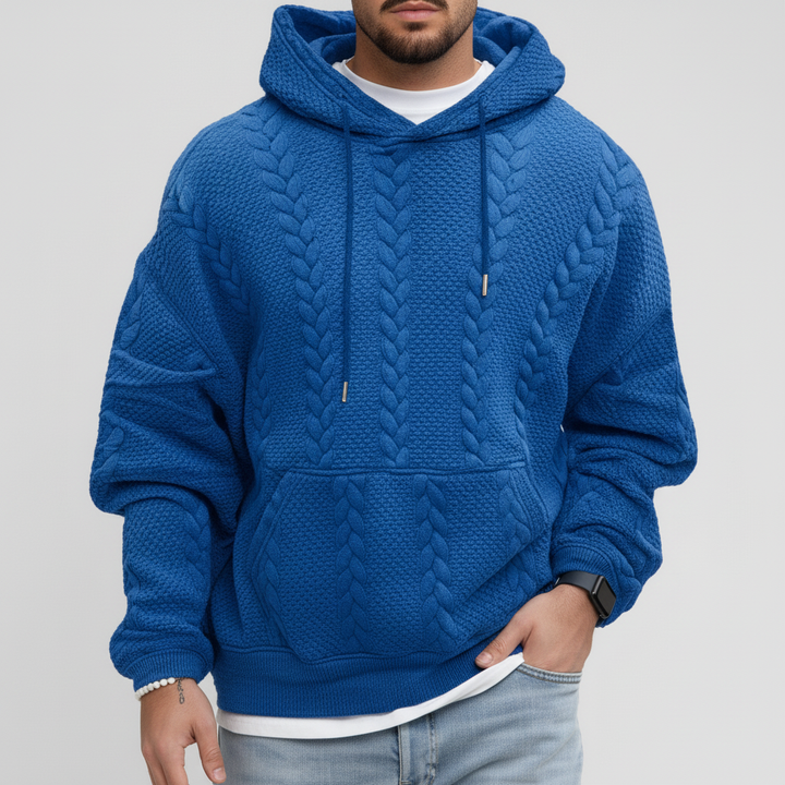 Stilvoller Herren Zopfmuster Hoodie Logan. Moderner Strick Pullover für lässige Freizeit-Outfits.
