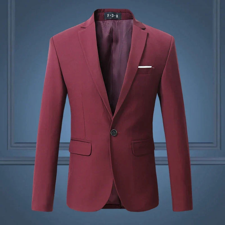 Model trägt eleganten Herrenblazer, ideal für Business, Hochzeiten oder schicke Freizeitlooks.
