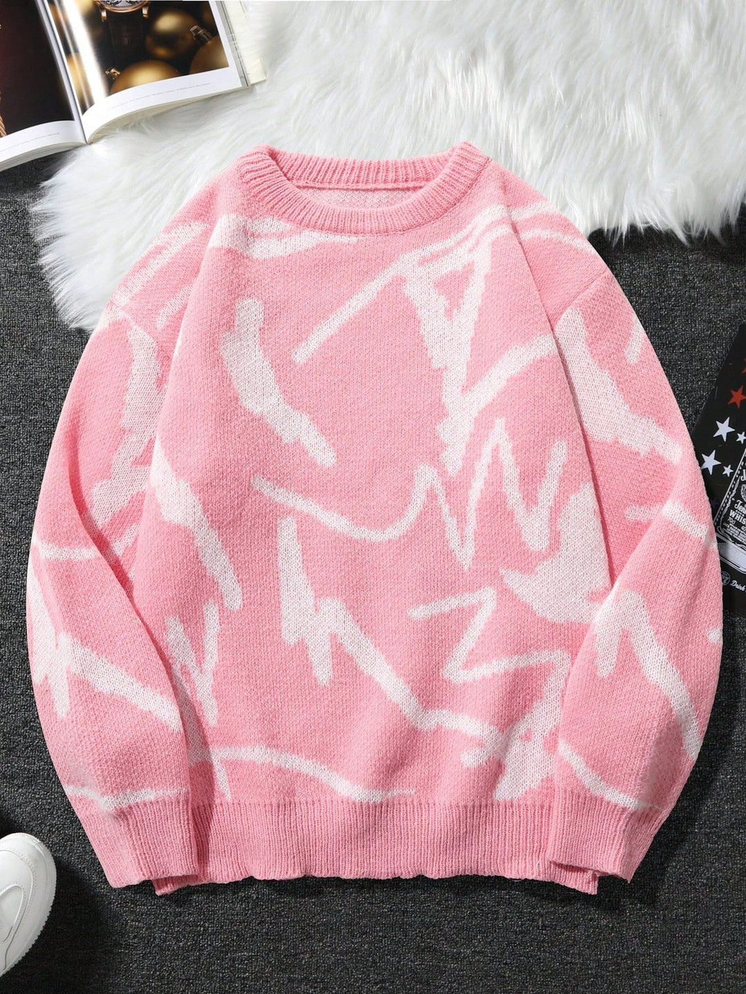 Trendiger Herren Rundhals-Pullover Arvid mit grafischem geometrischem Print. Wintertauglich.