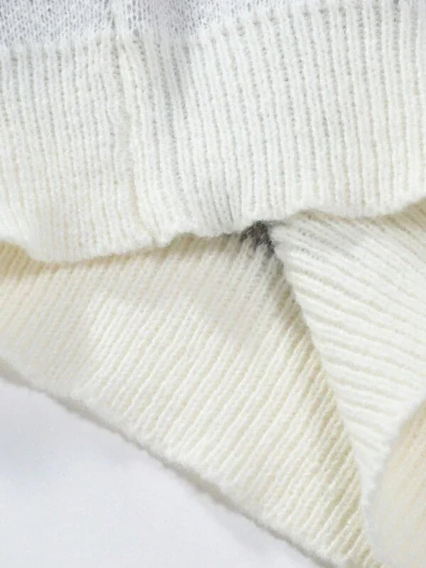 Moderner Herrenpullover Arvid mit auffälligem geometrischem Muster. Ideal für Herbstmode.