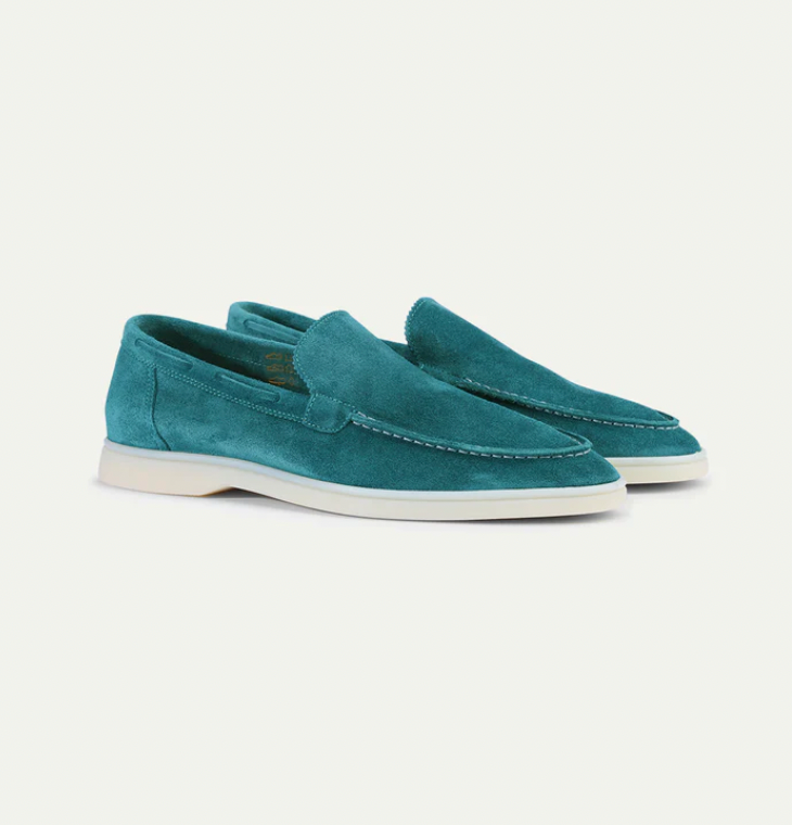 Dunkelbraune elegante Herren-Loafer, klassische Business-Slipper, bequeme Freizeitschuhe aus hochwertigem Leder.