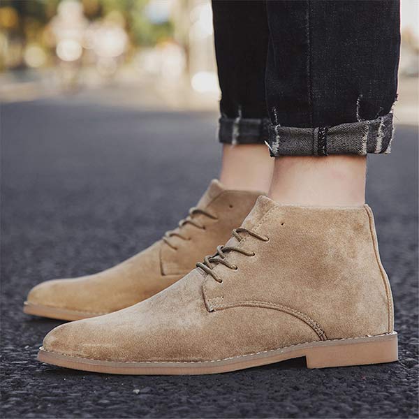 Ein Paar stilvoller Herren Halbschuhe, vielseitige Ganzjahres-Schnürschuhe für den modernen Mann. Hoher Komfort.