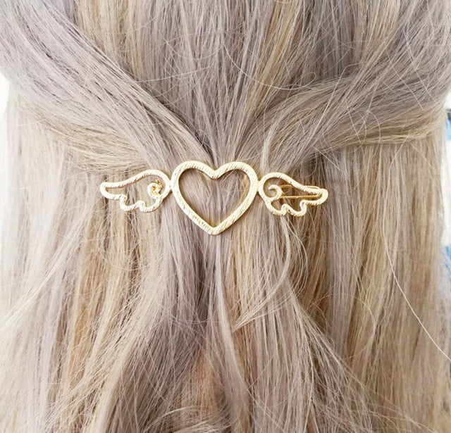Stilvoller Haar Clip mit filigranem Mond Design, ideales Accessoire für Damen Frisuren.