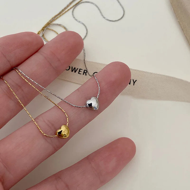Feminine Herzkette aus Edelstahl, ein minimalistisches Schmuckgeschenk für sie.
