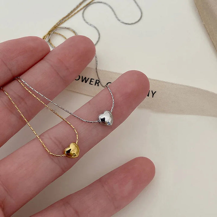 Feminine Herzkette aus Edelstahl, ein minimalistisches Schmuckgeschenk für sie.