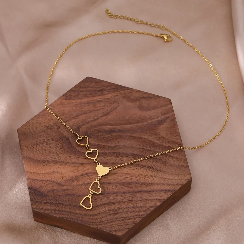 Verbundene Herzen Kette für Damen: Eleganter Goldschmuck & Silberschmuck, als Geschenk für Frauen.