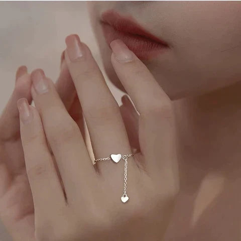 Vielseitiger Damen-Herzring aus Silber, verstellbar, mit modischen Quasten als Accessoire.