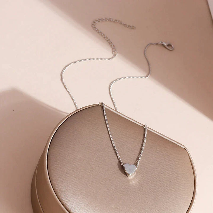 Hochwertige, glatte Herzkette aus 925 Sterling Silber, minimalistisches und zeitloses Design für Frauen.
